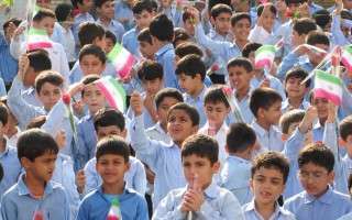 «کارنامه»؛ بهانه‎ای دیگر برای پول گرفتن مدارس در مازندران/خانواده‎هایی که شرمنده فرزندشان می‌شوند