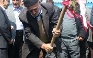 مراسم کلنگ زنی مدرسه 6 کلاسه روستای بادله
