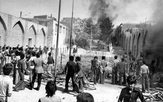 چگونه مسجد جامع كرمان را به آتش كشیدند/ وقتی رژیم شاه آخرین نفس‌هایش را کشید