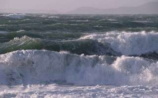 دریای مازندران طی 48 ساعت آینده برای شنا مناسب نیست