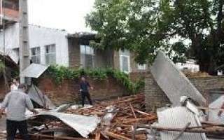 خسارت دیدگان طوفان سال 95 همچنان بی‎سرپناه زندگی می‎کنند/ آقایان مسؤول خانه‌تان آباد! خانه‌مان ویران است