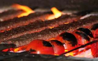 غذاهای کبابی سوخته و مایعات داغ در بروز سرطان موثر است