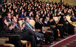 جشن ابتذال شهردار تهران بخشی از یک جریان است