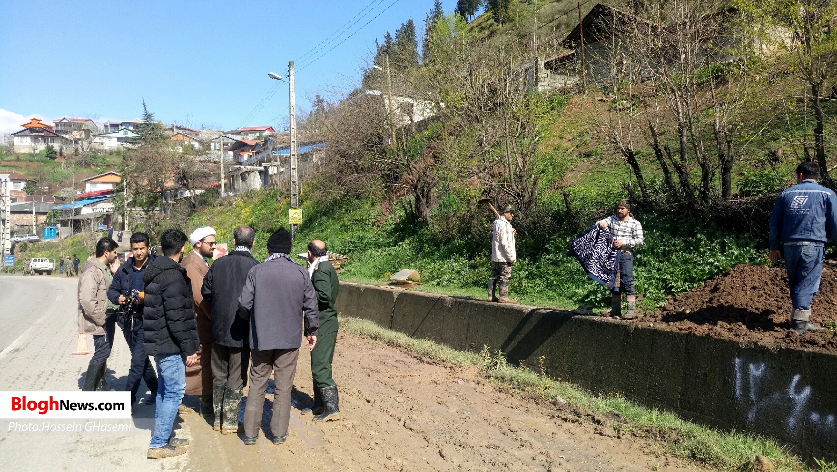 فعالیت گروه جهادی بسیج اساتید مازندران در مناطق سیل‌زده سوادکوه