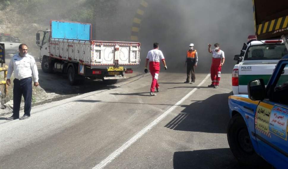 آتش‌سوزی خودرو تندر90 در محور سوادکوه