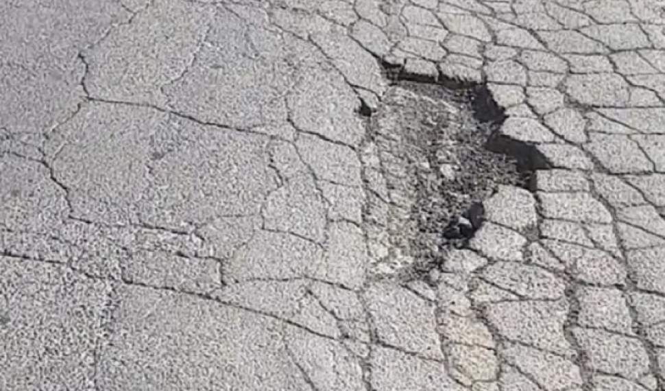 فکری به حالِ خراب جاده‌های فریدونکنار کنید/ شهر استراتژیک مازندران، نیازمند توجه مسئولان