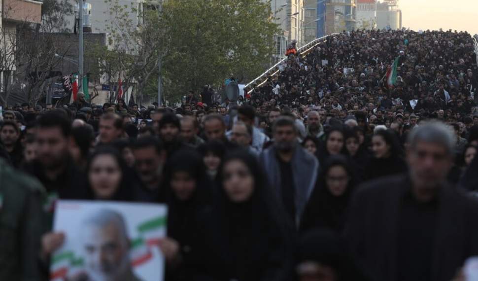 خروش میلیونی منتقمین در خیابان های تهران/ اقامه نماز توسط رهبر انقلاب بر پیکر شهدای مقاومت + تصاویر