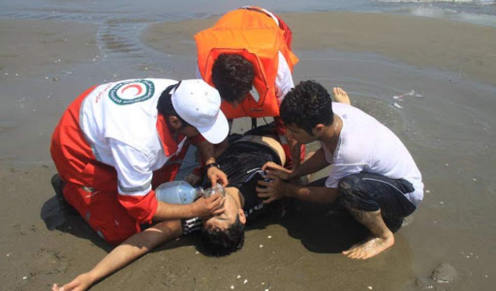 نجات 29 غریق در سواحل مازندران/مسافران به توصیه‌های ناجیان غریق توجه کنند