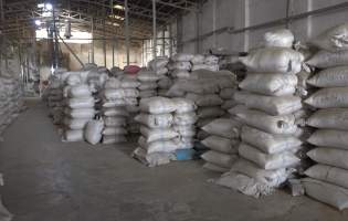 انبارها پر از برنج ایرانی؛ فروشگاه‌ها مملو از برنج خارجی/ دولت نسبت به قطع دست سودجویان برنج اقدام کند