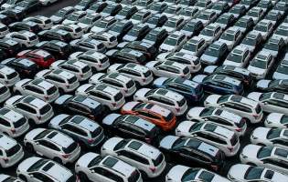 عرضه قطره‌چکانی خودروسازان قیمت‌ها را افزایش داد