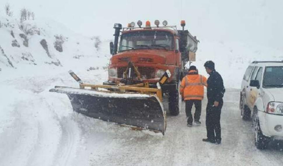 بازگشایی محور سوادکوه/امدادرسانی به 1600 گرفتار در برف و باران