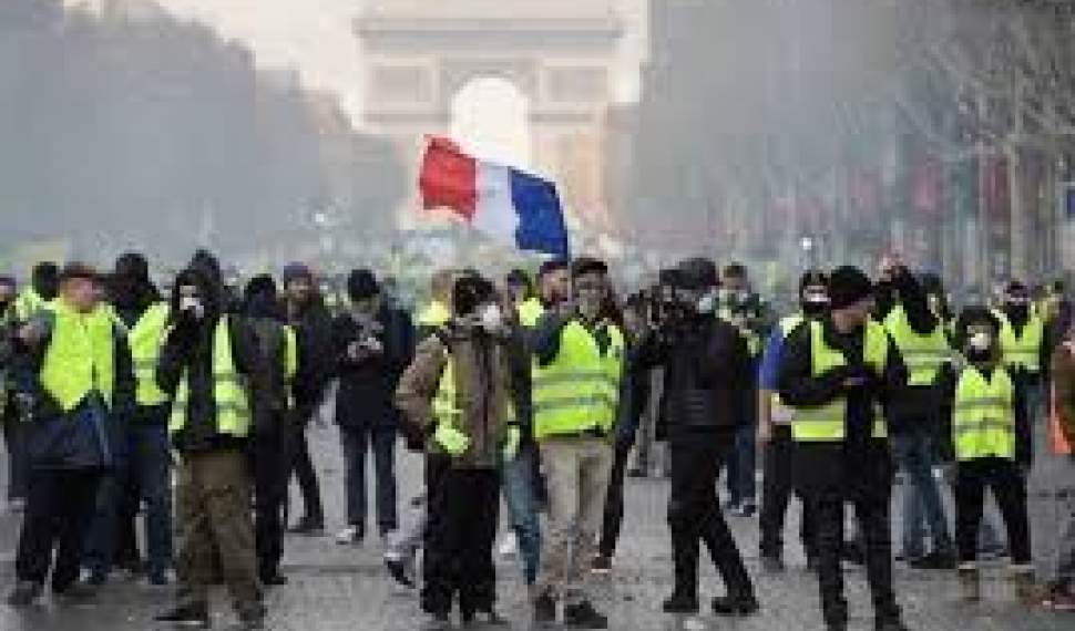 آشوب در 70 شهر فرانسه/ معترضان خشمگین پاریس را به آتش کشیدند