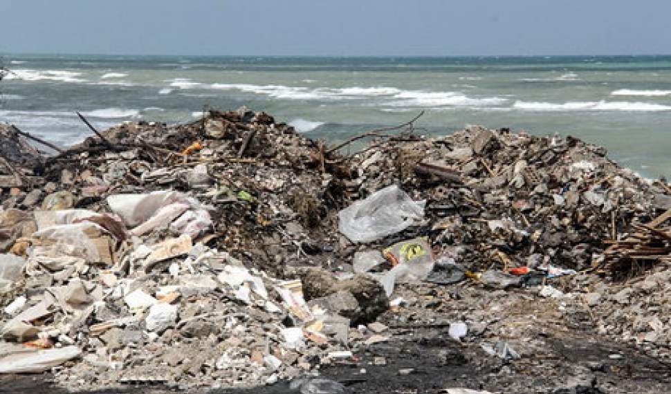 پاکسازی زباله سواحل محمودآباد تا 10 روز آینده/14 هزار تن زباله جمع‌آوری شد