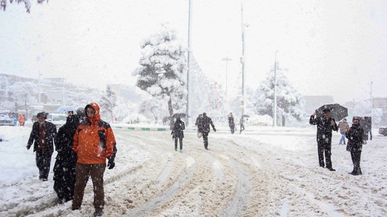 برف مدارس کلاردشت را تعطیل کرد