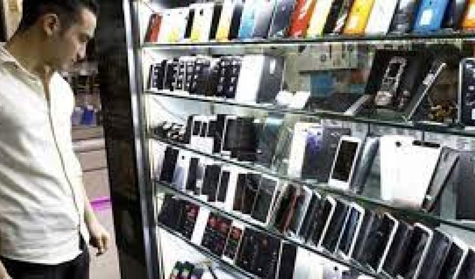تخصیص‌ میلیاردها دلار به واردات گوشی آمریکایی با وجود کمبود منابع ارزی