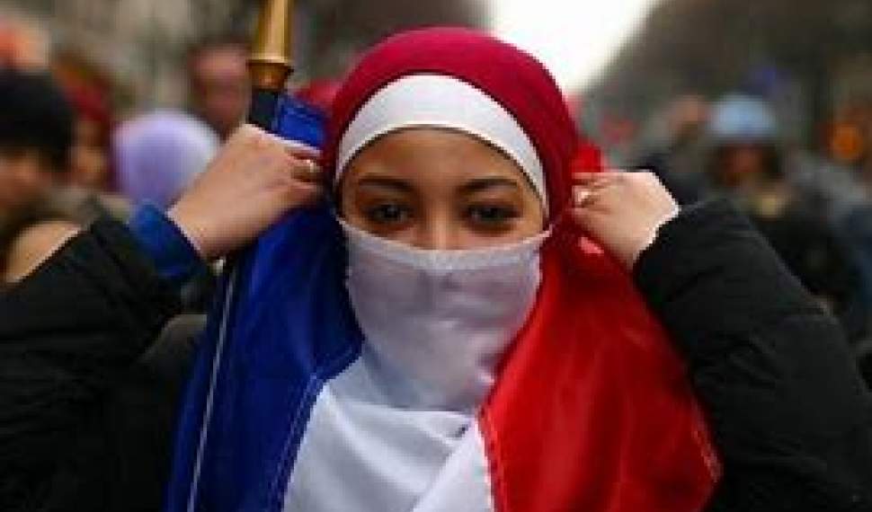 مخالفت جوانان فرانسه با ممنوعیت حجاب در اماکن عمومی