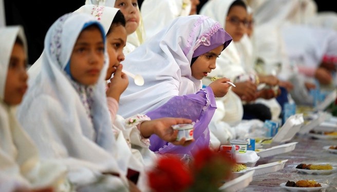 رمضان شاه‌کلید تربیت فرزند/ فرزندتان را به دین‌داری گره بزنید