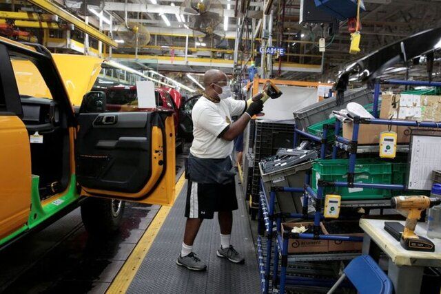 در آمریکا؛ اعتصاب کارگران 3 کارخانه خودروسازی
